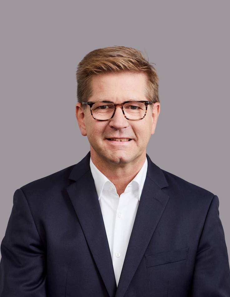 Bernd Schewior, Vanhempi apulaisjohtaja, globaalit tekniset palvelut